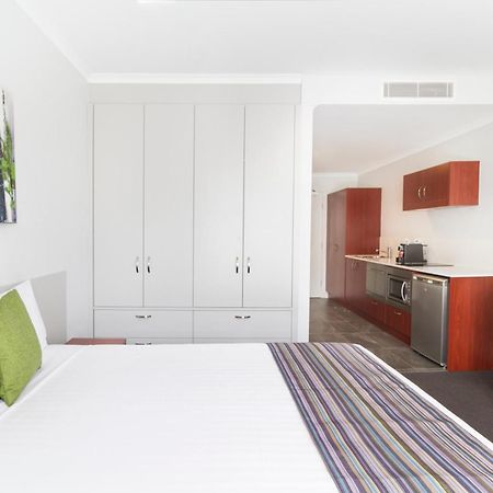 Abode Narrabundah Hotel Canberra Exterior foto