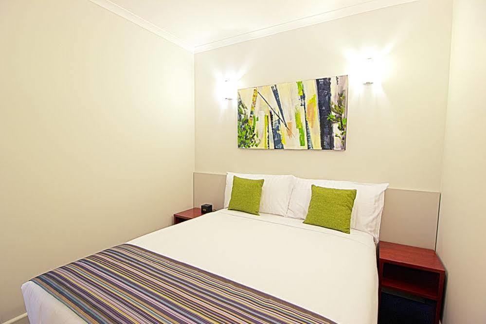 Abode Narrabundah Hotel Canberra Exterior foto