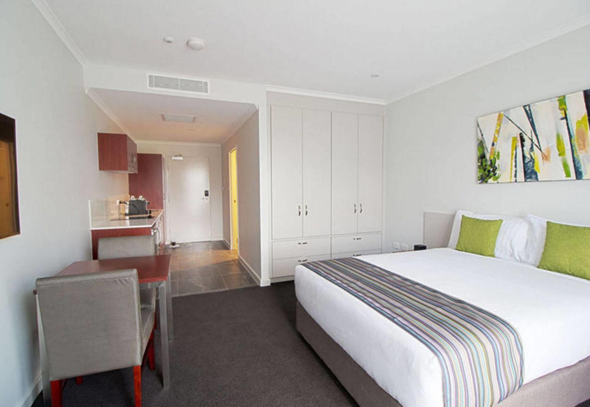 Abode Narrabundah Hotel Canberra Exterior foto