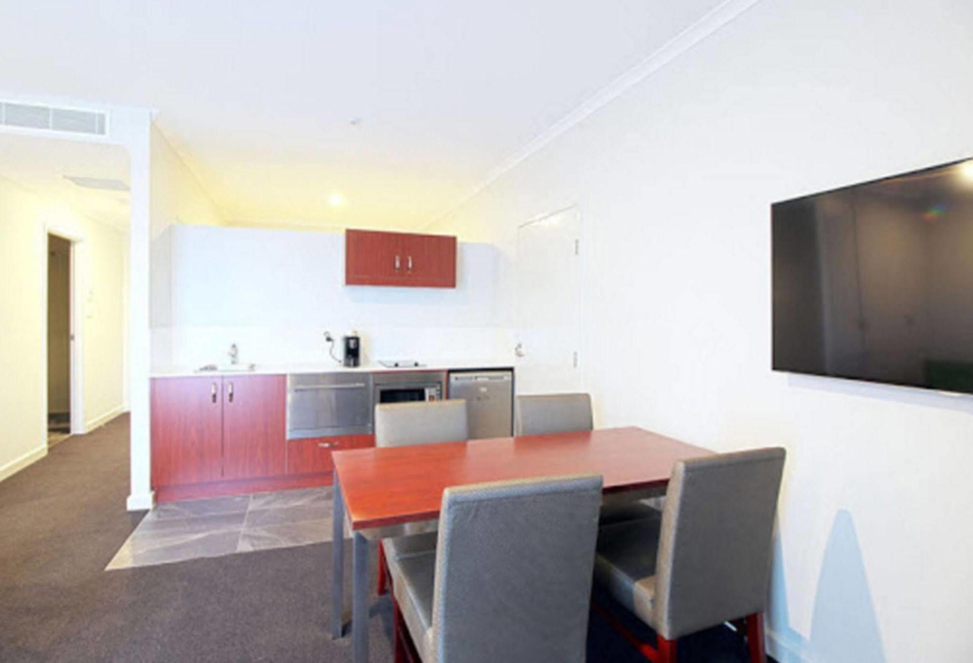 Abode Narrabundah Hotel Canberra Exterior foto