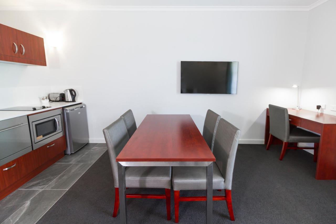 Abode Narrabundah Hotel Canberra Exterior foto